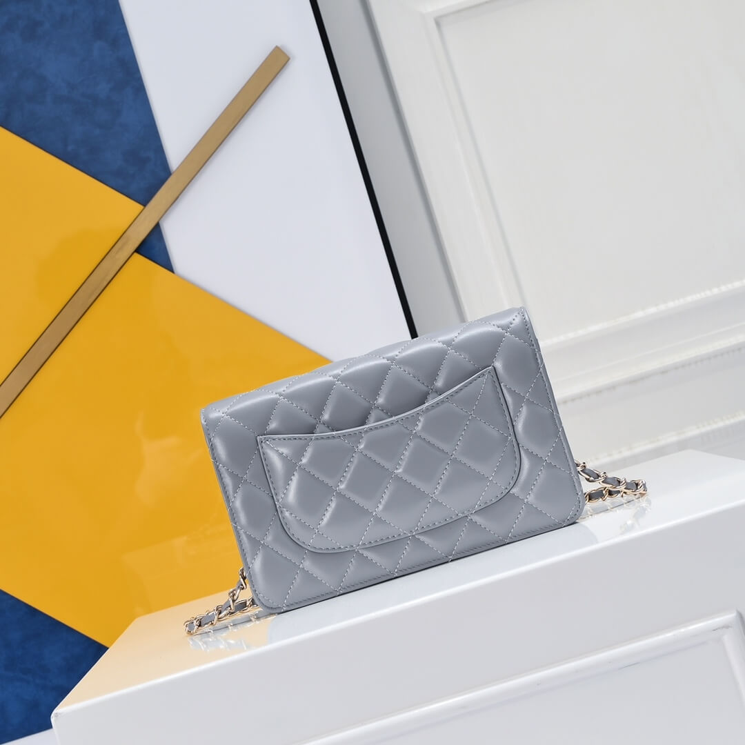 Chanel classic chain wallet - Image 4