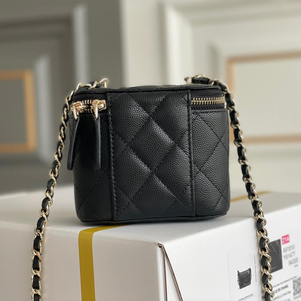 Chanel chain cosmetic bag - Image 4