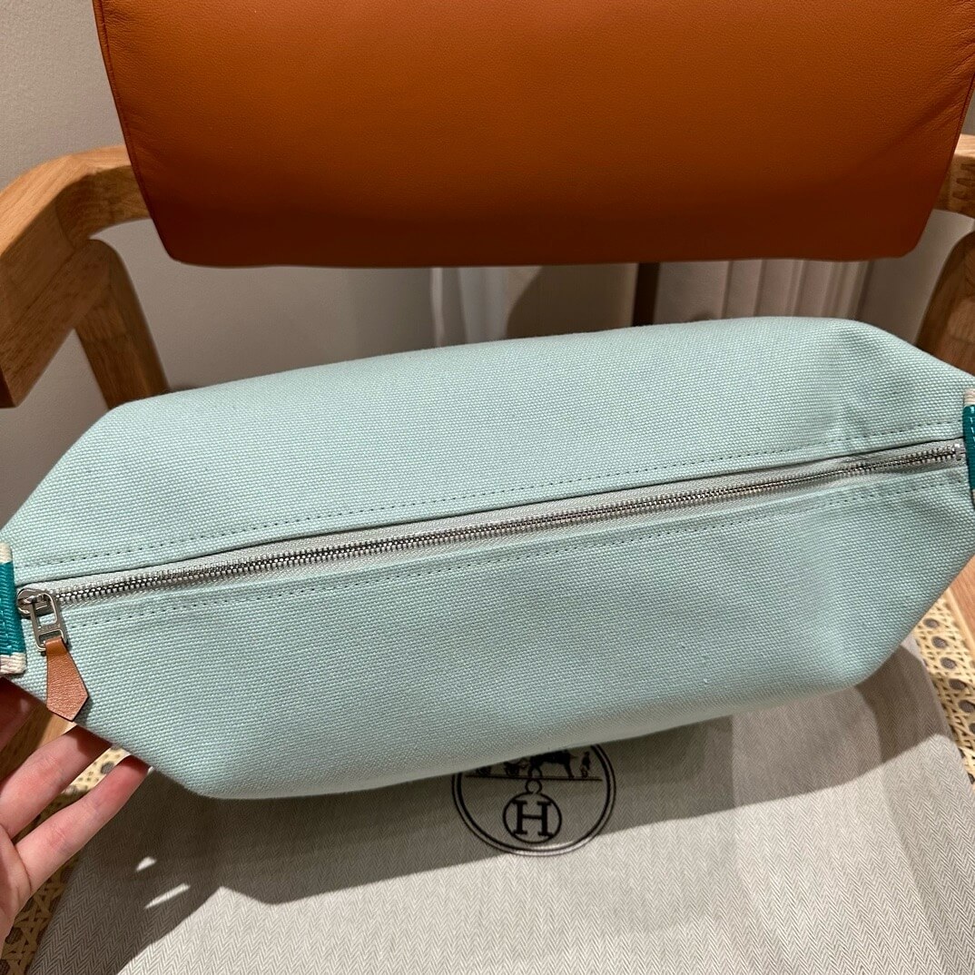 light green Hermes toiletery bag - Image 5