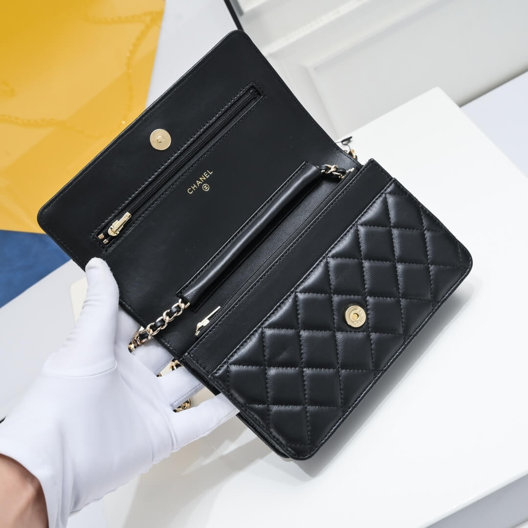 Chanel classic chain wallet - Image 6